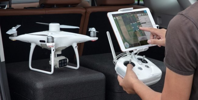 Квадрокоптер DJI Phantom 4 Multispectral + Мобильная станция D-RTK 2 High Precision GNSS в Санкт-Петербурге